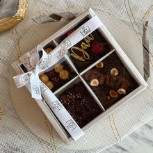 Load image into Gallery viewer, M934 4 Brownie White Hamper Box 2