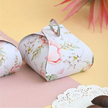 Load image into Gallery viewer, M822 Mini Classic White Floral Dome Gift Box