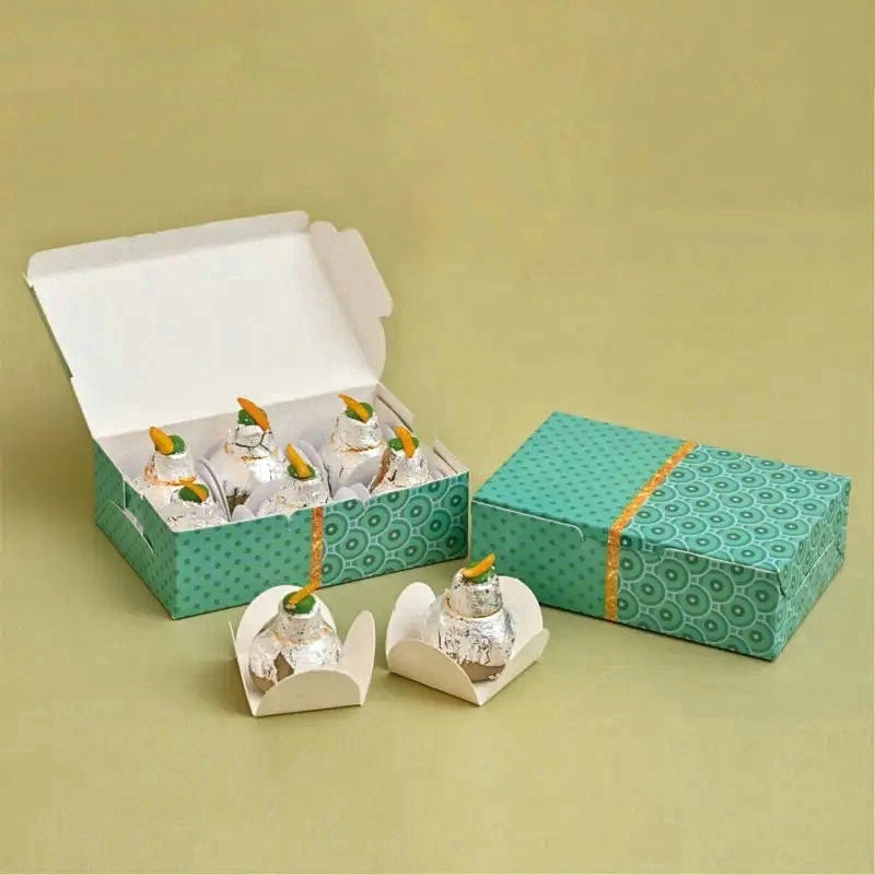M806 6 Cavity Turquoise Designer Chocolate Box