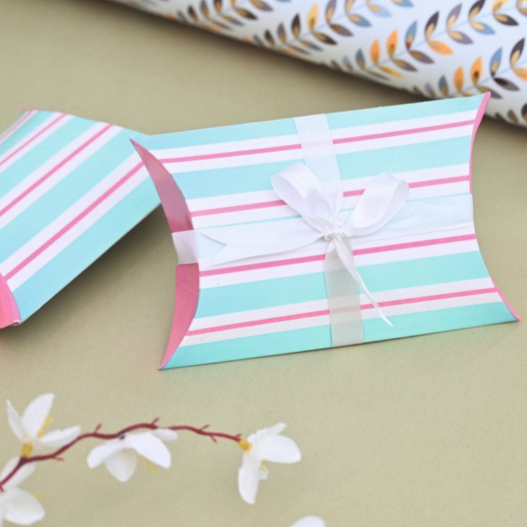 M815 Serene Sky & Rose Pillow Box with Ribbon