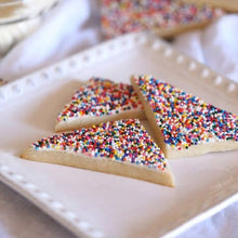 Load image into Gallery viewer, Triangle Shape 3 Piece Cookie Cutter Set
