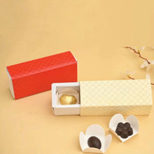 Load image into Gallery viewer, M803 Red &amp; Yellow Lattice Print 3 Cavity Chocolate Box | Candles | Macarons | Random Color

