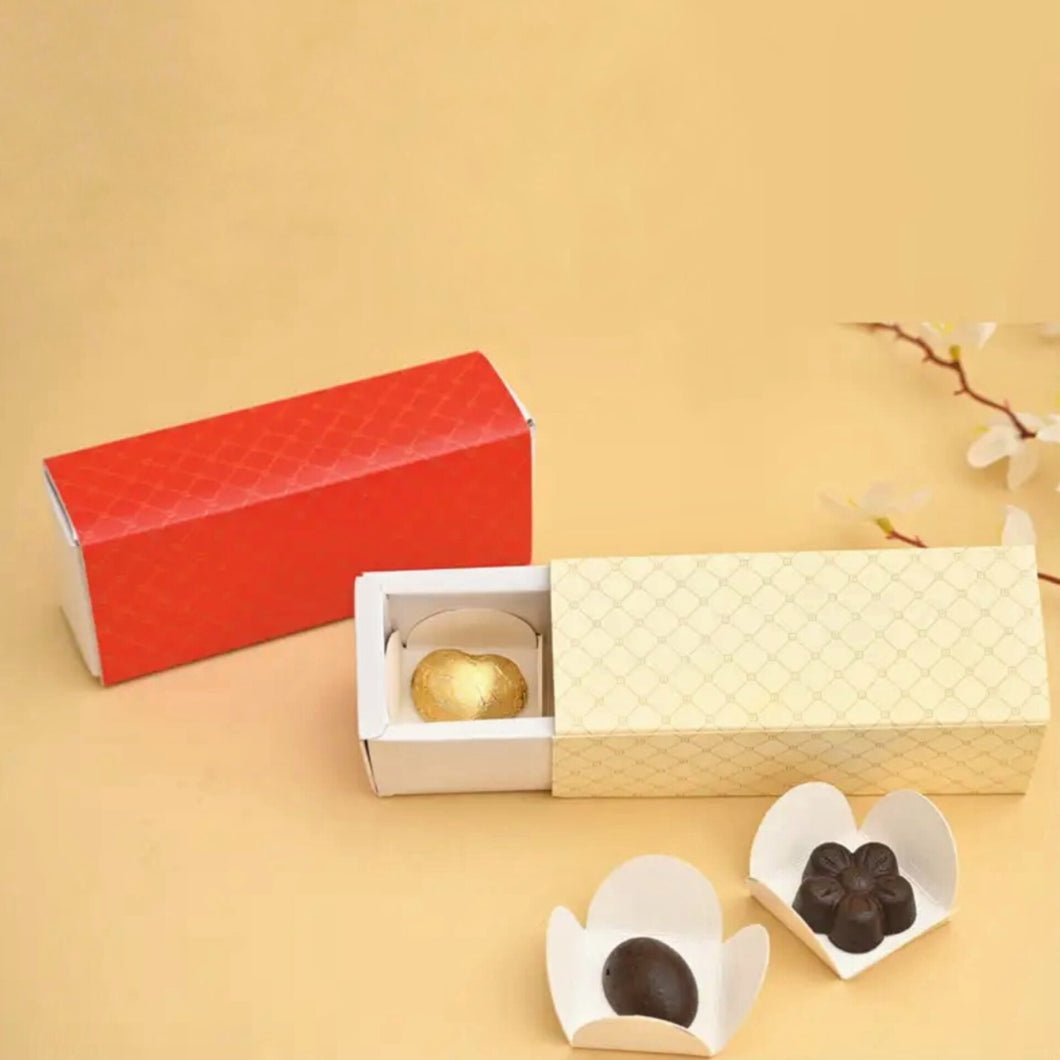 M803 Red & Yellow Lattice Print 3 Cavity Chocolate Box | Candles | Macarons | Random Color