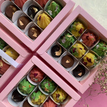 Load image into Gallery viewer, M909 9 Cavity Pink Chocolate Box
