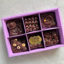 Load image into Gallery viewer, M912 6 Brownie Purple Hamper Box
